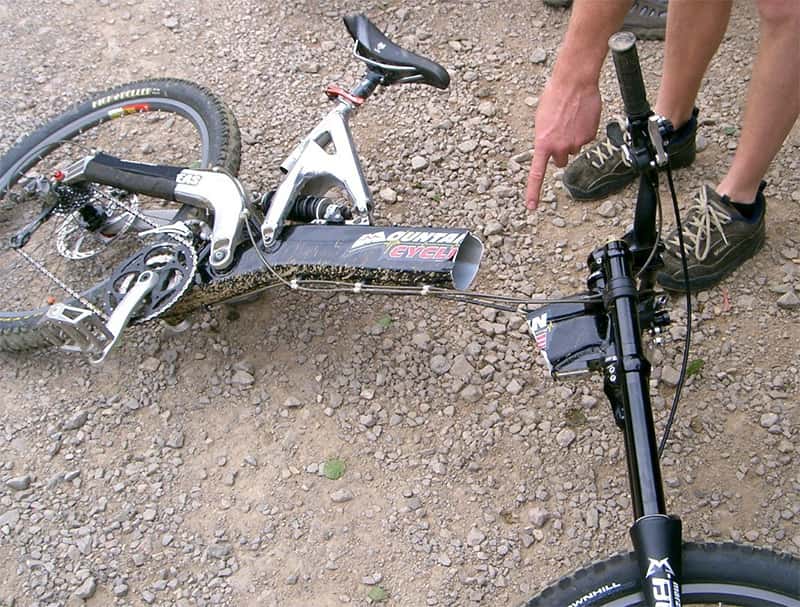 Сломанная алюминиевая велосипедная рама