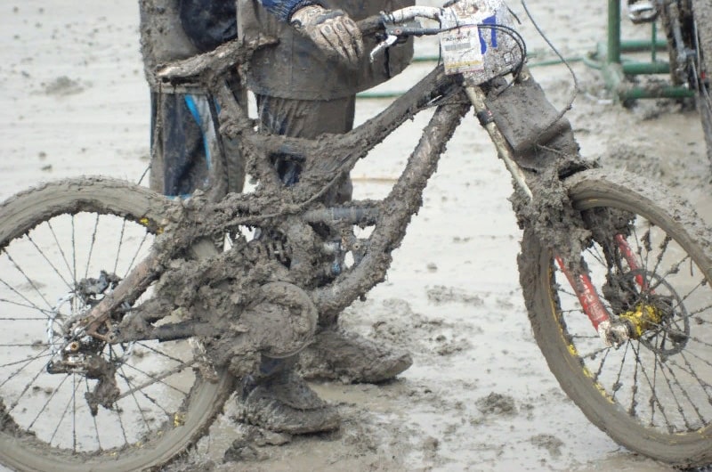 Велосипед после поездки по грязи