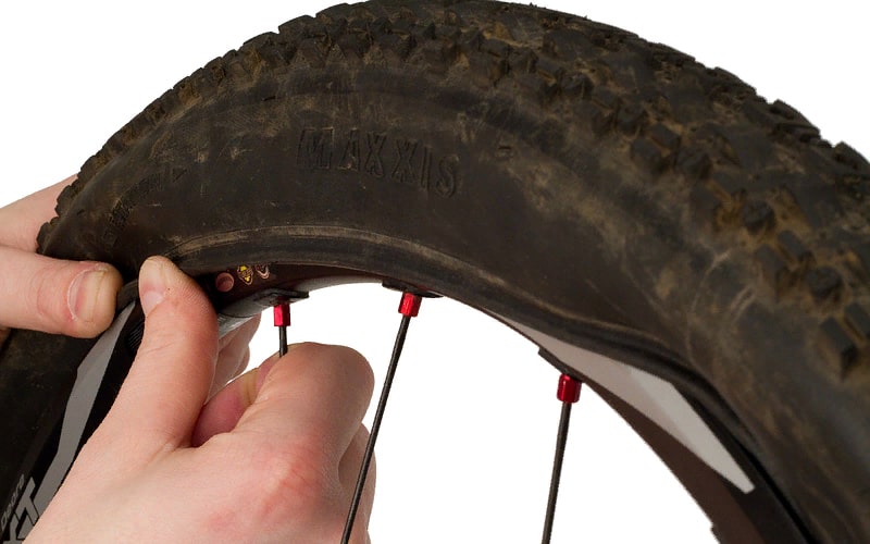 Как надеть жесткую покрышку на обод велосипедного колеса
