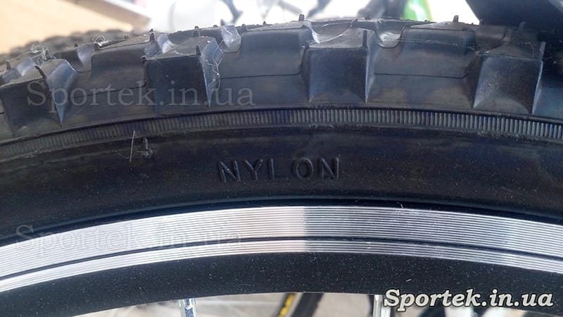 Напис на велосипедній покришці Nylon (нейлон)