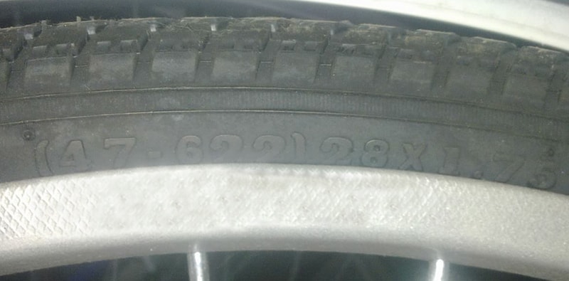 Діаметр колеса написаний на покришці
