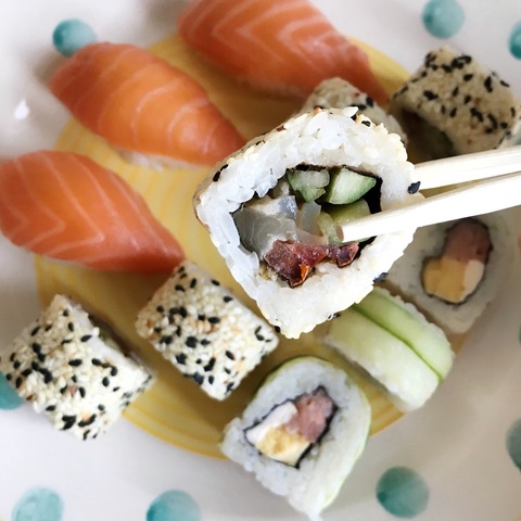 Японский этикет: как правильно есть суши и роллы
