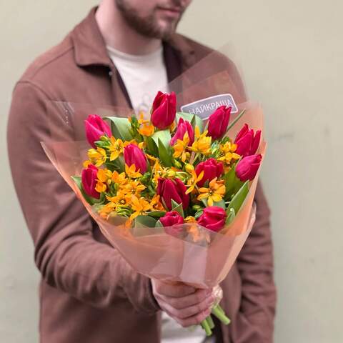 Bouquet «Ardent orange», Flowers: Tulipa, Ornithogalum