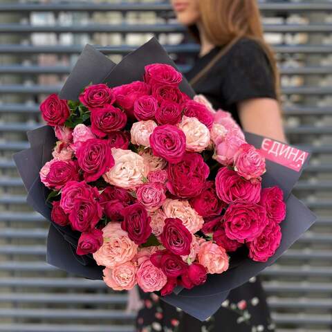 17 веток кустовой пионовидной розы в букете «Нежно-яркий», Цветы: Роза пионовидная кустовая