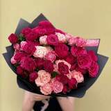 Photo of 17 peony spray roses in a bouquet «Soft and bright»
