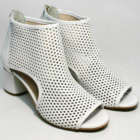 Белые ботильоны босоножки с закрытой пяткой. Женские летние ботинки босоножки на среднем каблуке Magnolya Summer White.