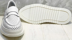 Кожаные белые кроссовки лоферы женские на толстой подошве Derem 372-17 All White.