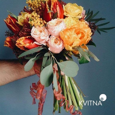 Bright bouquet with Leucospermum, This ardent bouquet with a rose of vovuzella and pion-shaped tulips in any case will lift the mood