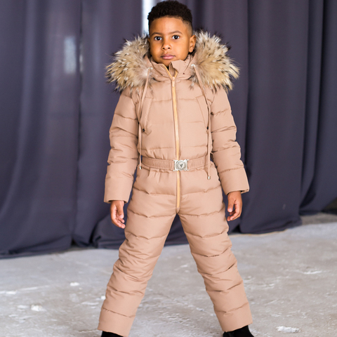 Детский зимний комбинезон бежевого цвета и  опушкой из натурального меха