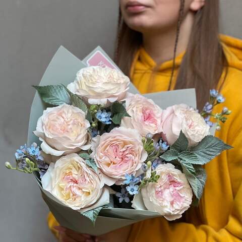 Delicate bouquet with premium Keira peony roses «Mysterious Pearl», Flowers: Oxypetalum, Pion-shaped rose of Keira variety, Rubus Idaeus