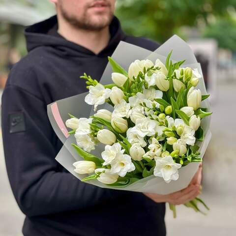 White fragrant bouquet with freesias and tulips «Scent of Spring», Flowers: Freesia, Tulipa