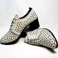 Красивые туфли босоножки со шнуровкой на толстом каблуке Arella 426-33 White.