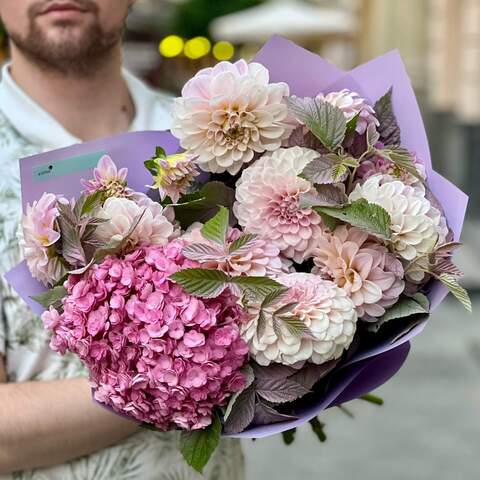 Delicate pink bouquet «Light Melody», Flowers: Dahlia, Hydrangea, Rubus Idaeus