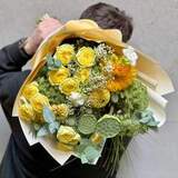 Photo of Sunny bouquet with sunflowers «Indian Dawn»