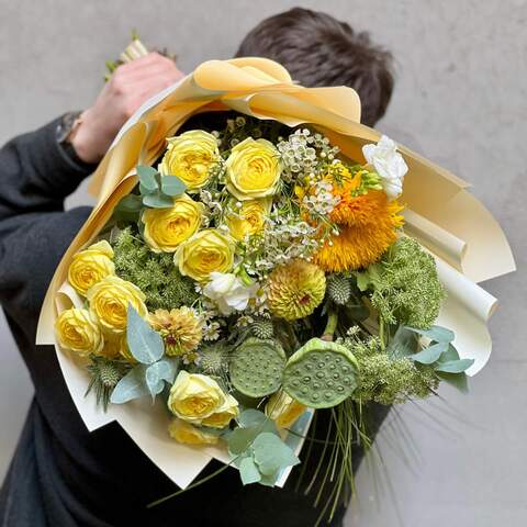 Photo of Sunny bouquet with sunflowers «Indian Dawn»