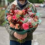 Photo of Exquisite winter bouquet with protea «Holiday Star»