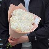 Photo of 5 Mother's Choice peonies in a bouquet «Ice cream»