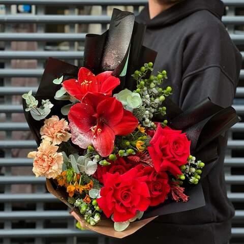 Bouquet «Incendiary Anastasia», Flowers: Hippeastrum, Rose, Hypericum, Ornithogalum, Dianthus, Eucalyptus, Nobilis