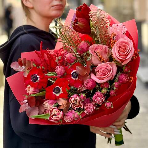 Bright passionate bouquet with anemones «Ardent Feelings», Flowers: Rose, Eucalyptus, Anemone, Tulipa, Bush Rose, Hippeastrum