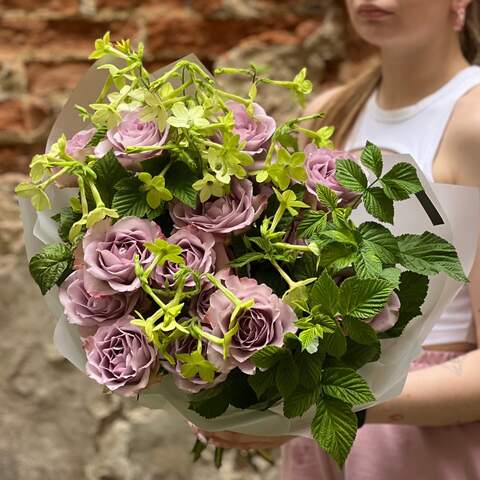 Incredible combination of Nicotiana and Memory Lane roses in a bouquet «Lilac garden», Flowers: Rose, Rubus Idaeus, Nicotiana