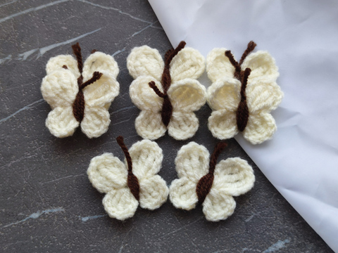 Метелик в'язаний молочний (ручна работа)