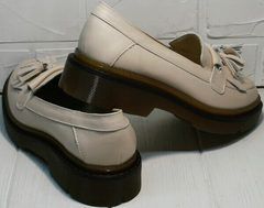 Модные женские туфли на низком каблуке Markos S-6 Light Beige.