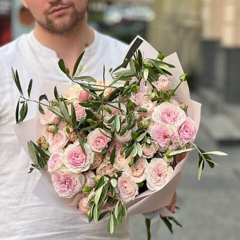 Photo of Delicate bouquet of lacy spray roses «Fairy Garden»