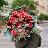 Photo of Exquisite winter bouquet with protea «Holiday Star»