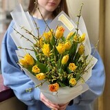 Photo of 19 French tulips in a bouquet «Lemon dainties»