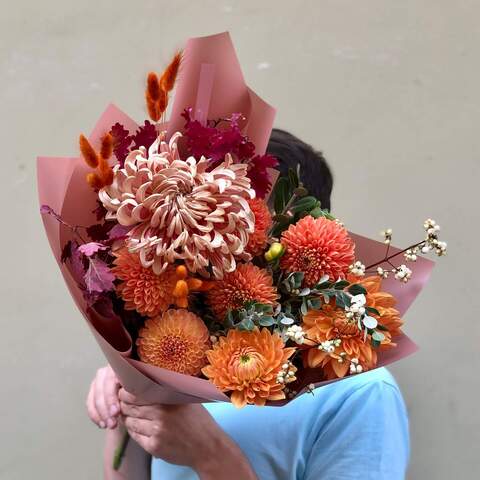 Bouquet «Orange autumn», Flowers: Chrysanthemum, Dahlia, Lagurus, Pittosporum, Symphoricarpos, Quercus