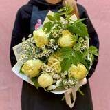 Photo of Lemon bouquet of peonies «Mom's Sunshine»