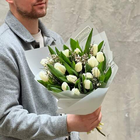 15 тюльпанов и гениста в букете «Тюльпановый привет», Цветы: Тюльпан, Гениста