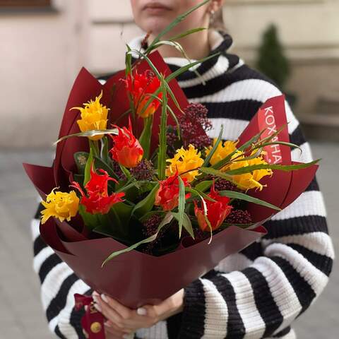 Bright bouquet of French tulips «Amazing moment», Flowers: Tulipa, Skimmia, Grevillea