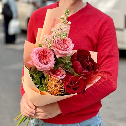 Букет «Спелая черешенка», Цветы: Роза пионовидная, Пион, Леукоспермум, Маттиола, Стифа