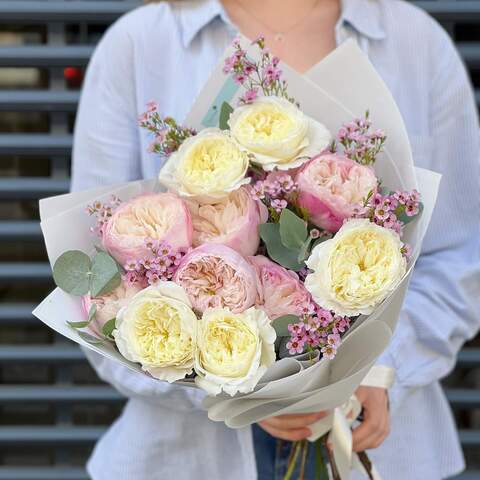 Bouquet «Fragile Luxury», Flowers: Pion-shaped rose, Chamelaucium, Eucalyptus