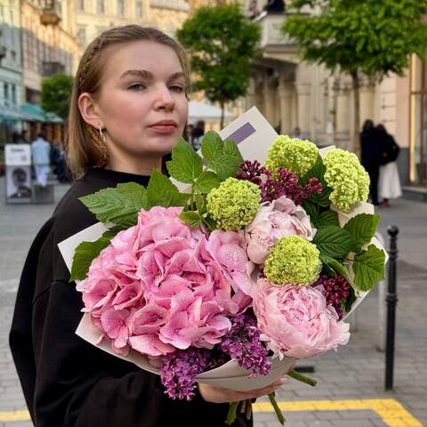 Photo of Delicate bouquet with hydrangea «Pink Velvet»