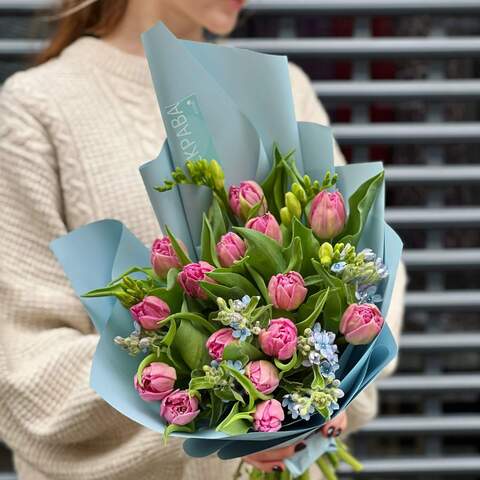 Букет «Тюльпановый поцелуй», Цветы: Тюльпан, Оксипеталум, Фрезия