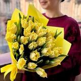 Photo of 23 fringed tulips in a bouquet «My Sunlight»