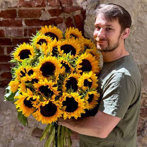 Photo of Huge bouquet of 25 sunflowers «Solar Gravity»