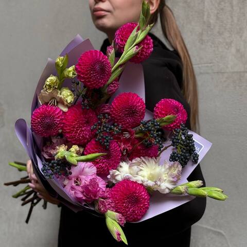 Succulent bouquet with gladiolus «October Taste», Flowers: Gladiolus, Viburnum (berries), Dahlia