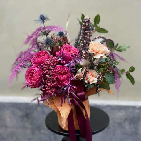 Flower arrangement in flax «Velvet autumn», Flowers: Pion-shaped rose, Asparagus, Dianthus, Artishok, Eryngium