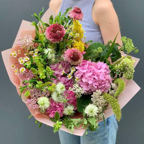 Bouquet «Sun in flowers», Flowers: Tanacetum, Alstroemeria, Setaria, Achillea, Nigella, Hydrangea, Scabiosa, Dianthus, Pittosporum