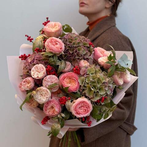 Luxurious textured bouquet with peony roses «Raspberry Meringue», Flowers: Ilex, Peony Spray Rose, Hydrangea, Pion-shaped rose, Rubus Idaeus