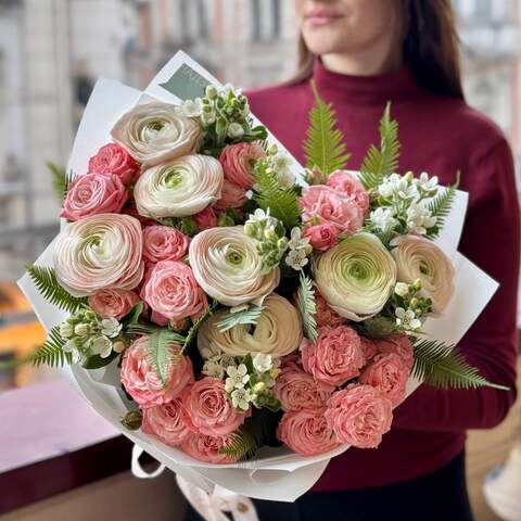 Luxurious bouquet of ranunculus and oxypetalum «Lady's Whim», Flowers: Oxypetalum, Peony Spray Rose, Ranunculus, Ambrella