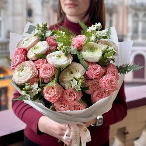 Photo of Luxurious bouquet of ranunculus and oxypetalum «Lady's Whim»