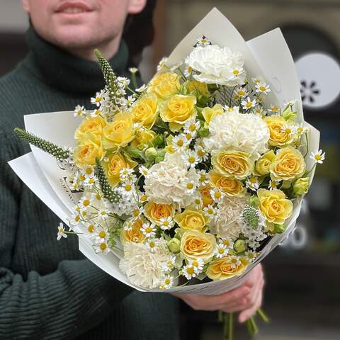 Warm bouquet with spray peony roses «Snow-covered Meadow», Flowers: Peony Spray Rose, Tanacetum, Dianthus