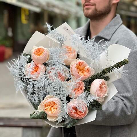Засніжений букет з піоновидною трояндою Juliet «Витонченість для Юлії», Квіти: Троянда піоновидна, Аспарагус, Нобіліс (ялинка)