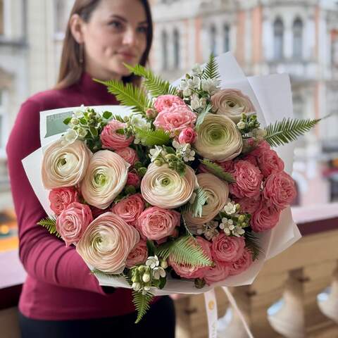 Photo of Luxurious bouquet of ranunculus and oxypetalum «Lady's Whim»