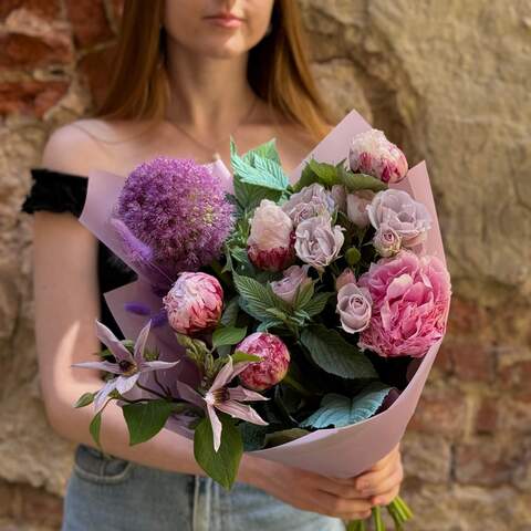 Summer bouquet in lilac shades «Pink-purple Mood», Flowers: Bush Rose, Rubus Idaeus, Allium, Clematis, Paeonia