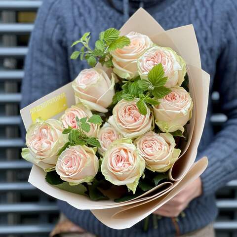 11 роз Гарден Спирит в букете «Земная жемчужина», Цветы: Роза, Малина